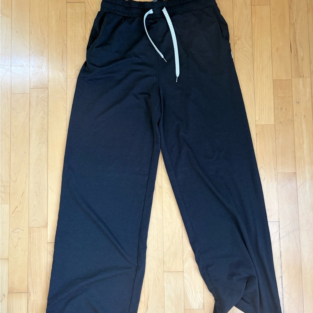 Vuori women black wide leg pant